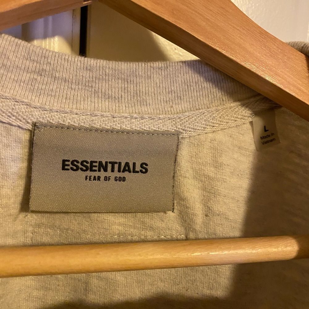 Essentials tshirt (gray) - Picture 2 of 2
